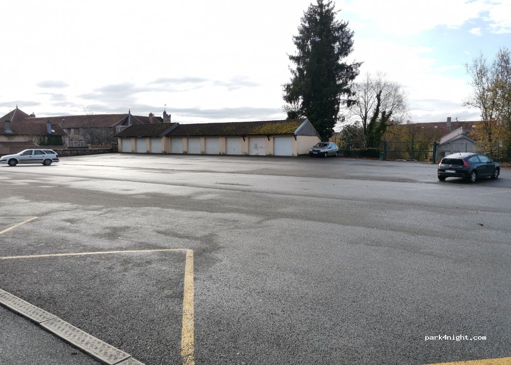 (70300) Luxeuil-les-Bains - 1 Place du Souvenir Français — foto 3