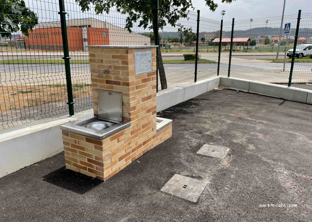 Parking de Caravanas y Autocaravanas Palomera — foto