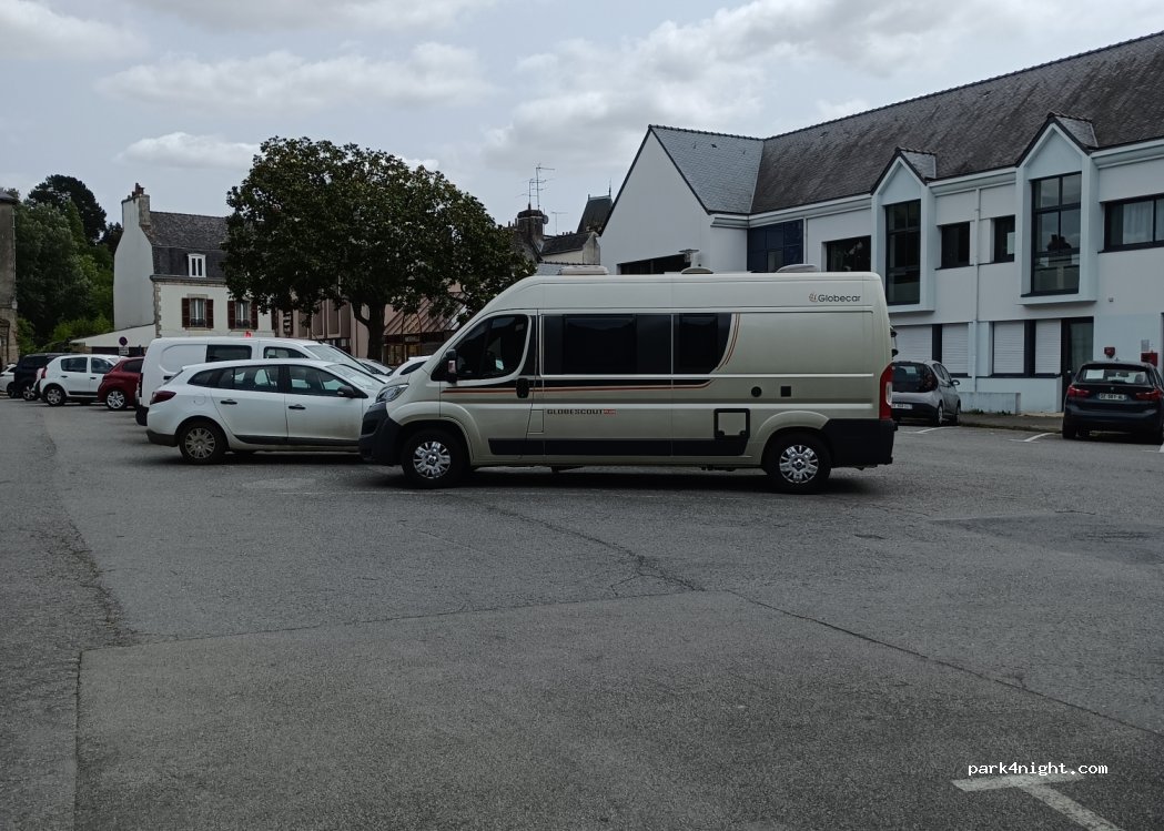(29300) Quimperlé - 2 Place du Barzaz Breizh — foto 4