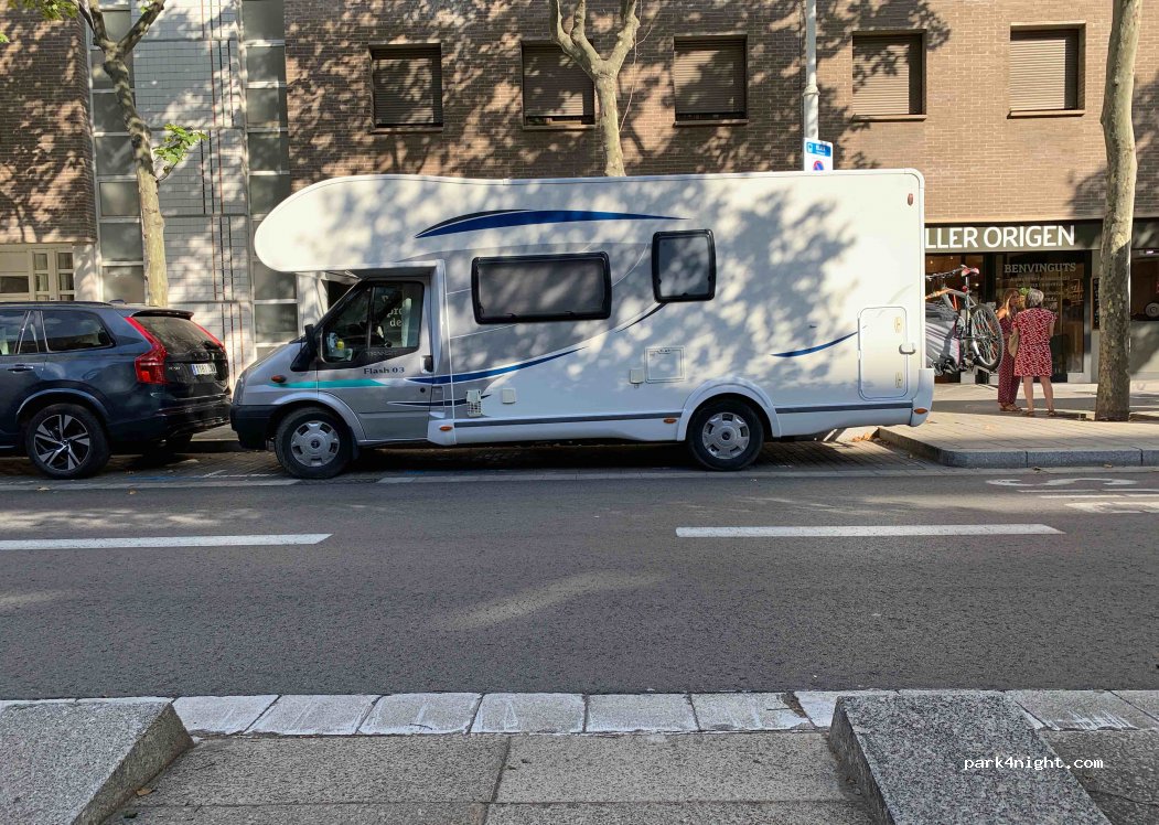 (08005) Barcelona - 146 Avinguda d'Icària — foto