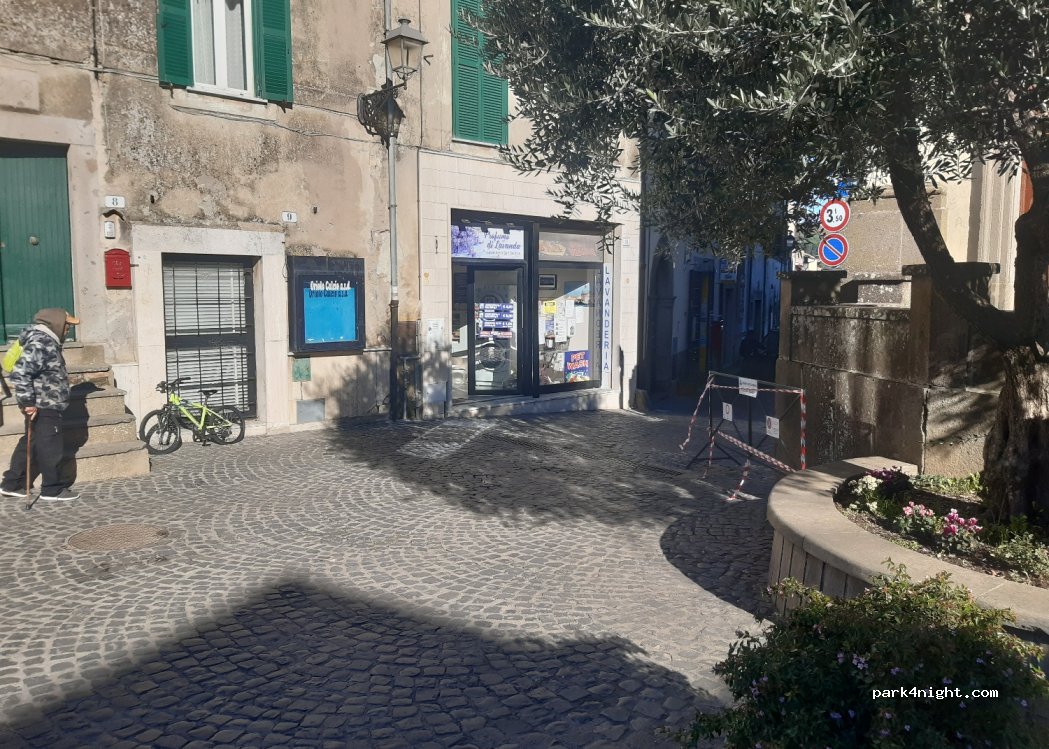 (01010) Oriolo Romano - 6 Piazza Claudia — foto