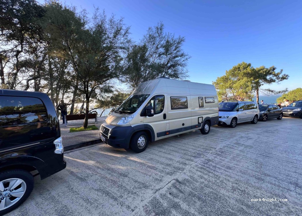 (33115) La Teste-de-Buch - 34-40 Avenue Louis Gaume — foto 2