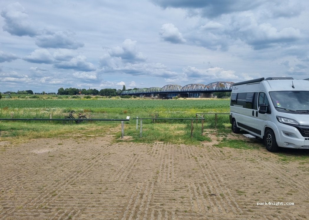(5361) Grave - 1 Mars en Wijthdijk — foto 2