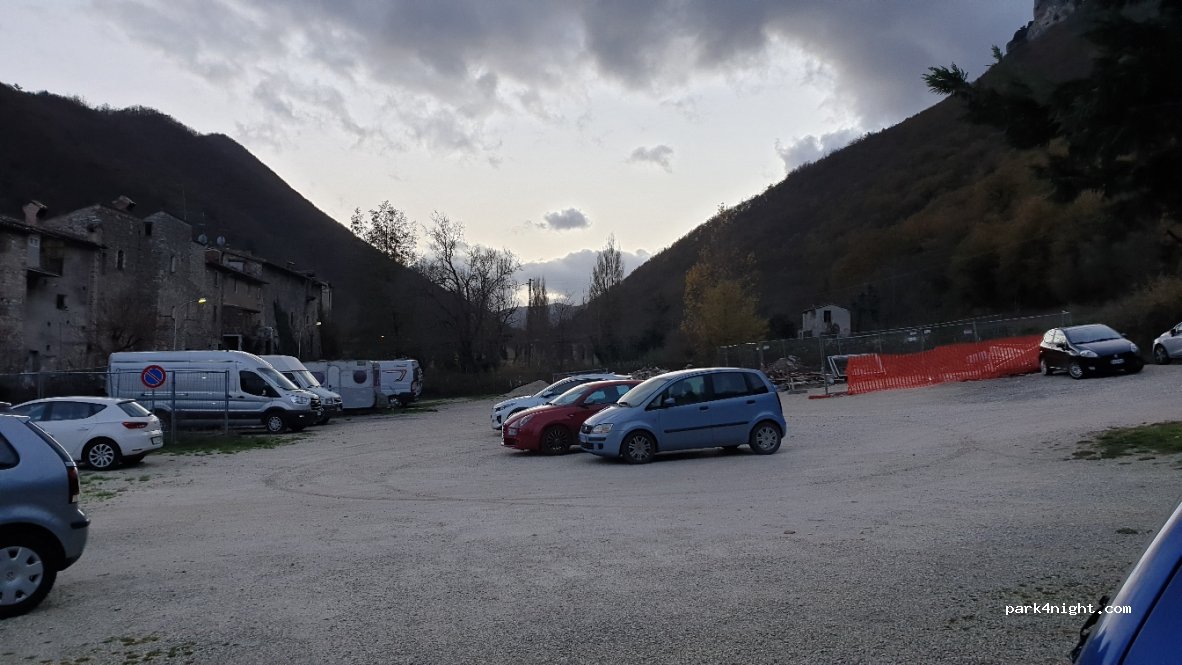 (62024) Esanatoglia - 1 Vicolo San Martino — foto