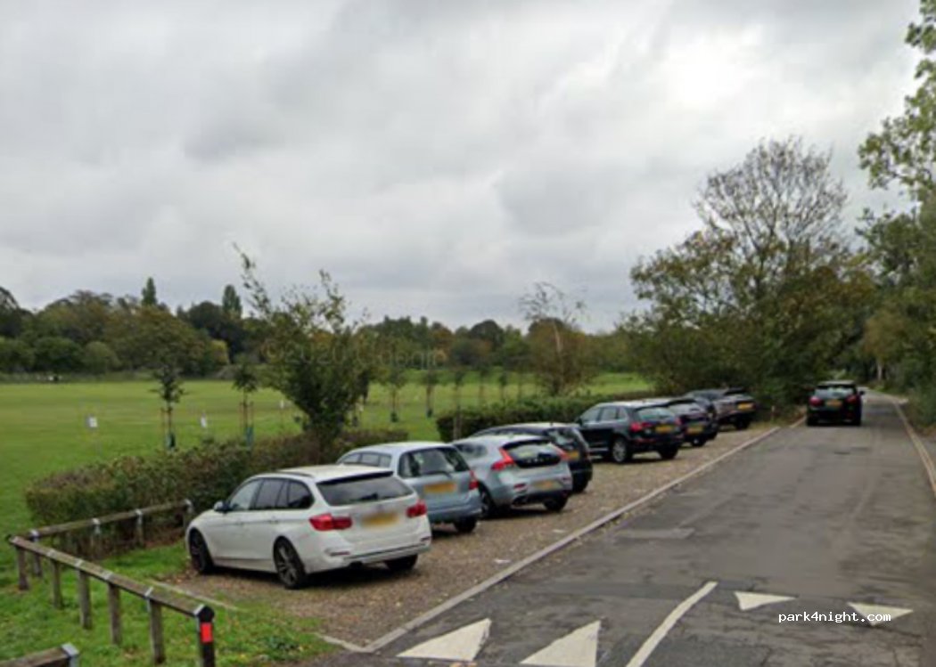 (W4 2SP) Chiswick - Riverside Drive — foto