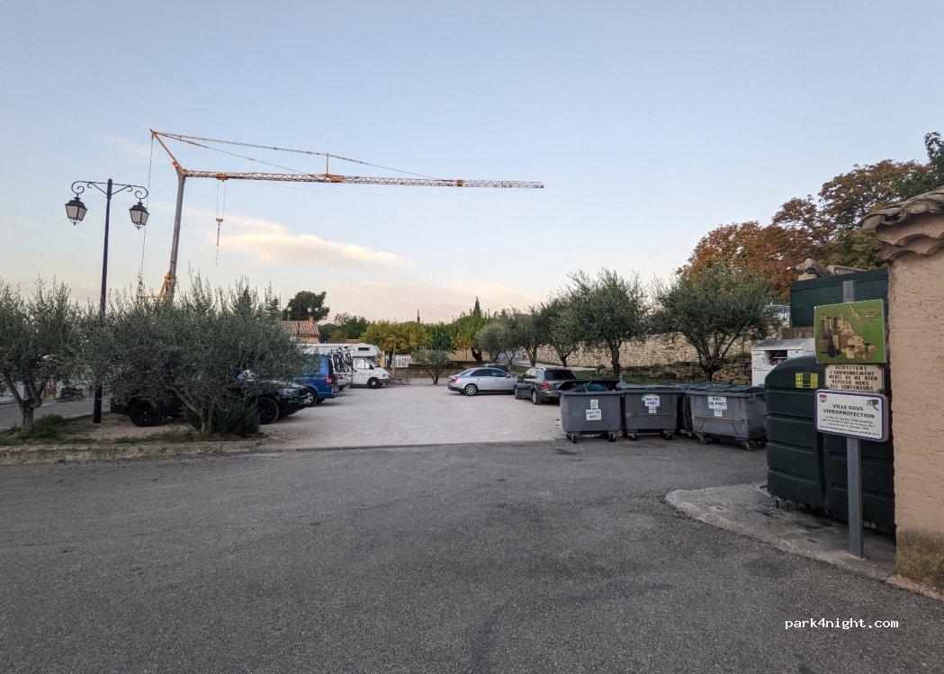 (84330) Le Barroux - Rue des écoles — foto 3