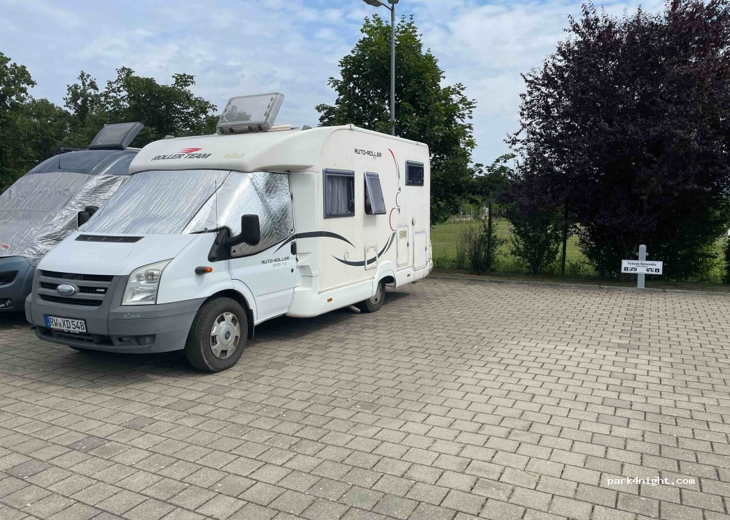 Parkplatz am Hofgut Domäne — foto 2