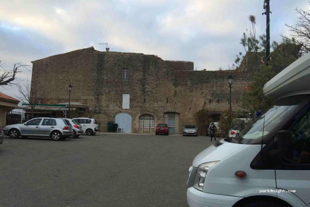 (84240) Grambois - 10 Place des Remparts — foto