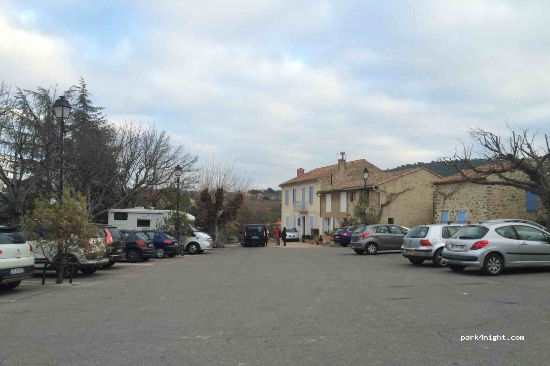 (84240) Grambois - 10 Place des Remparts — foto 2