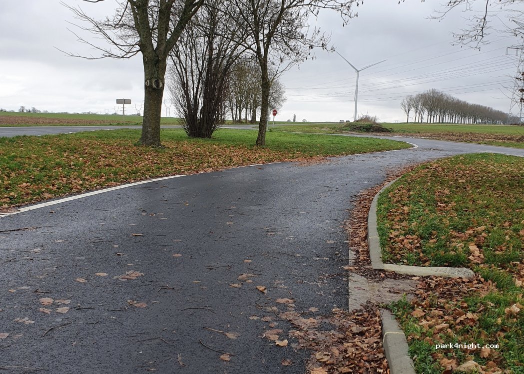 (80320) Hypercourt - 36 Route des Flandres — foto