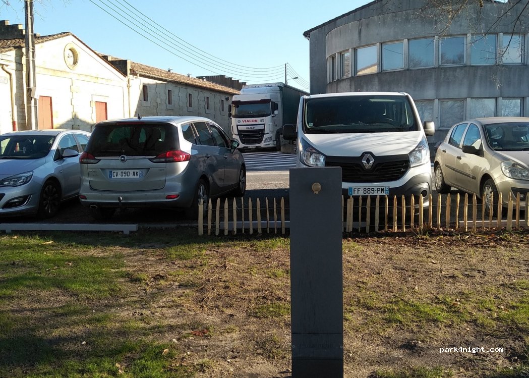 (33500) Libourne - 57 Quai du Priourat — foto