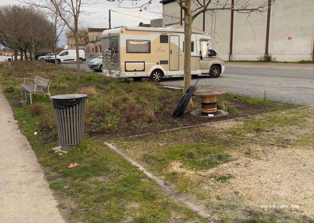 (33500) Libourne - 57 Quai du Priourat — foto 2