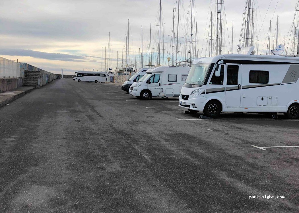 Parking de autocaravanas Puerto Deportivo de Almerimar — foto 2
