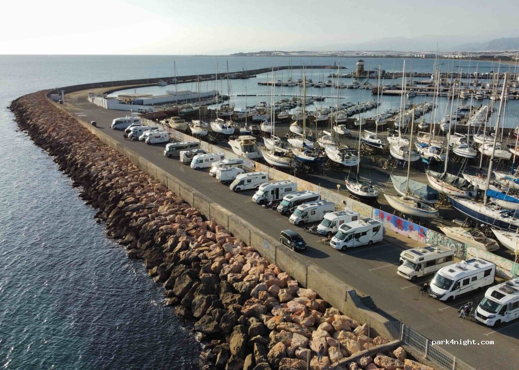 Parking de autocaravanas Puerto Deportivo de Almerimar — foto 3