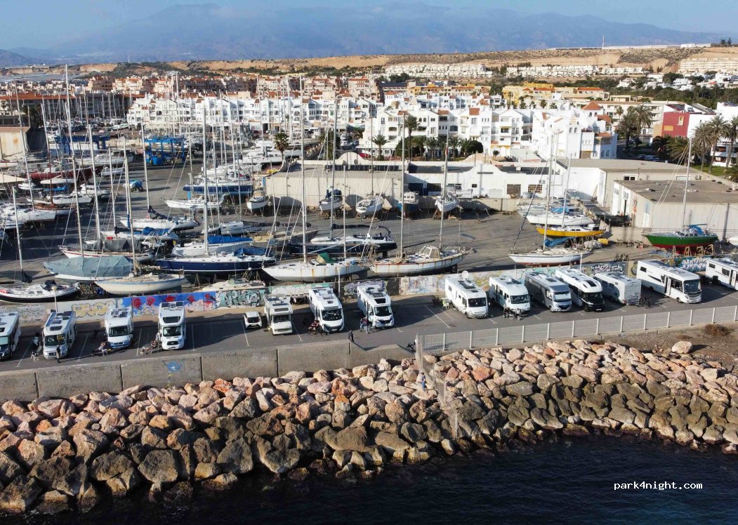 Parking de autocaravanas Puerto Deportivo de Almerimar — foto 4