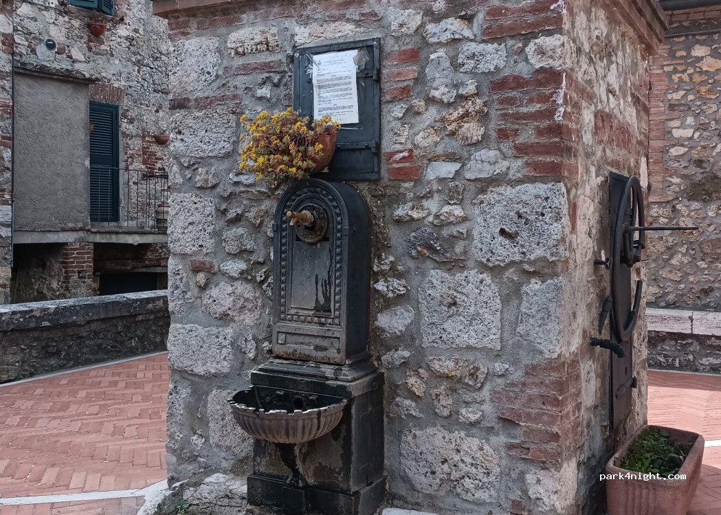 (58045) Casale di Pari - 15 Via Como — foto