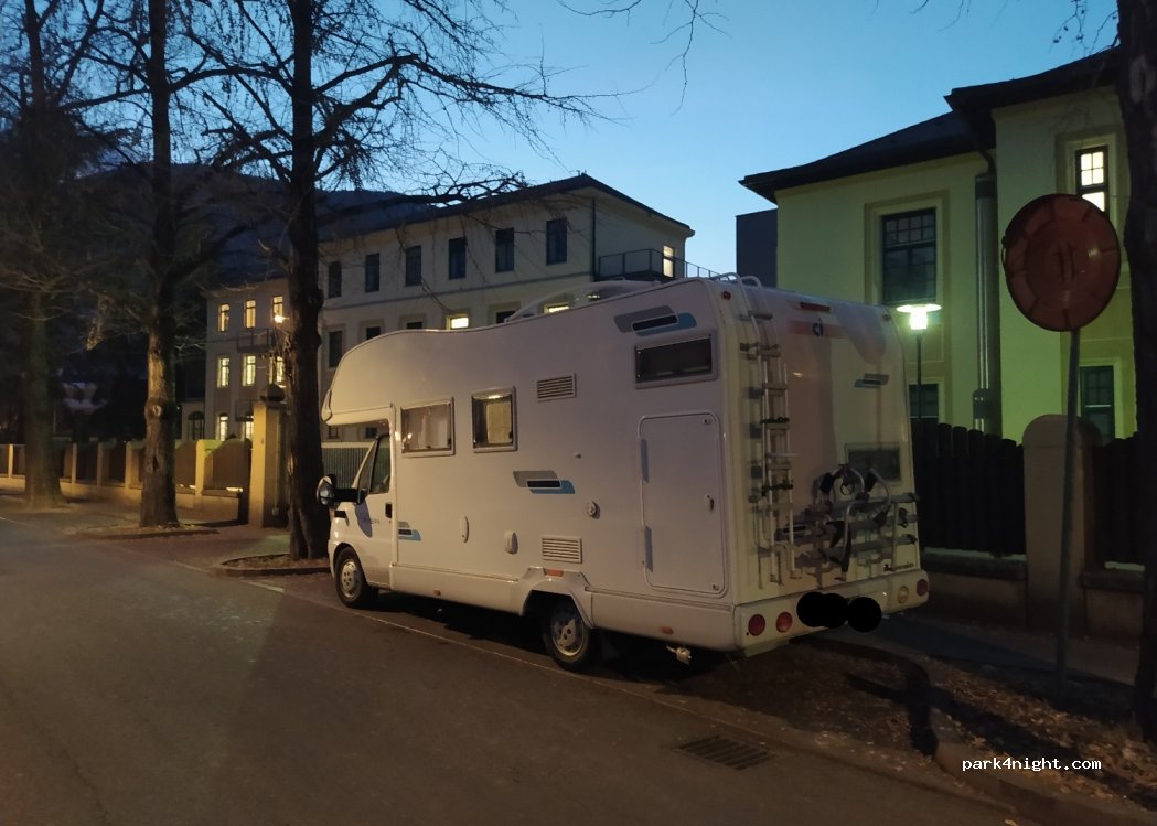 (39012) Meran - 61 St.-Franziskus-Straße — foto