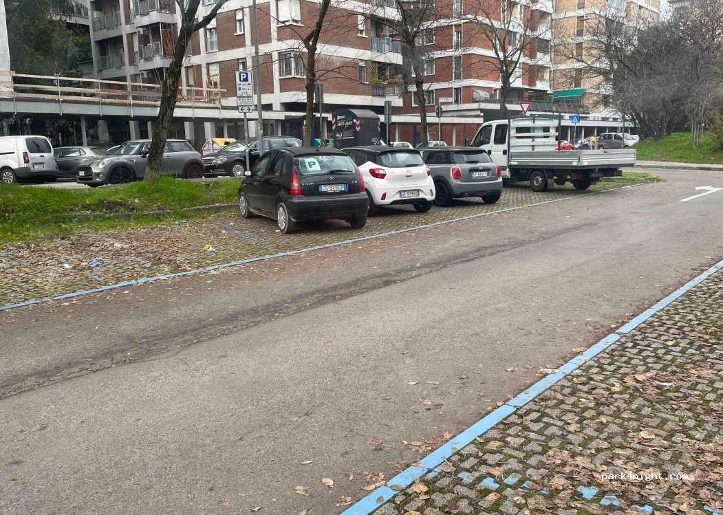 (40127) Bologna - 14 Via Caduti della Via Fani — foto