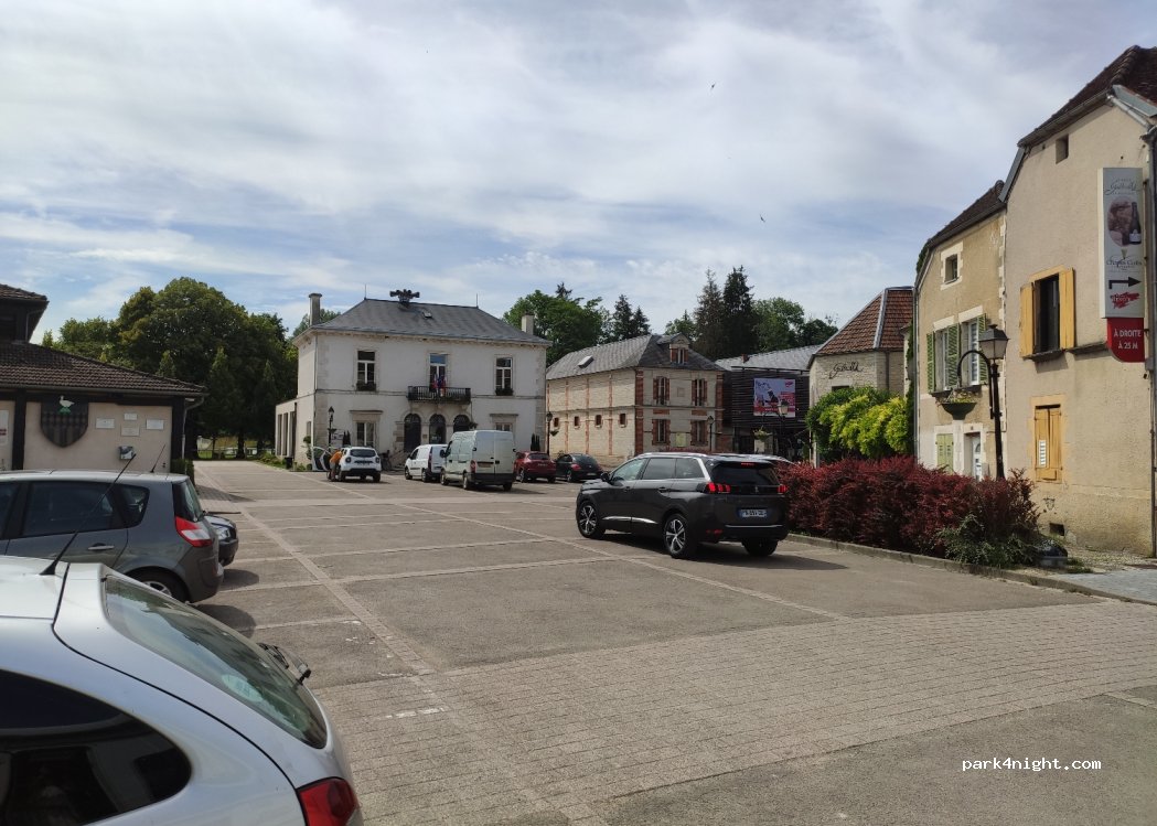 (10360) Essoyes - 3 Place de la Mairie — foto 4