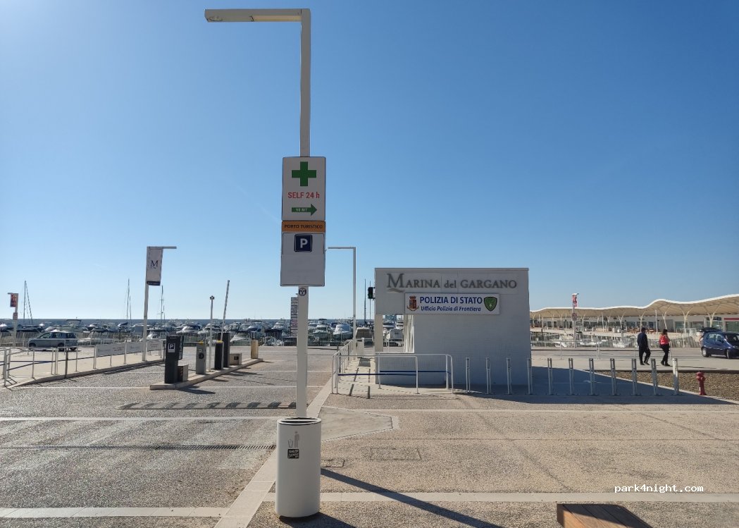 (71043) Manfredonia - 77 Viale Kennedy — foto