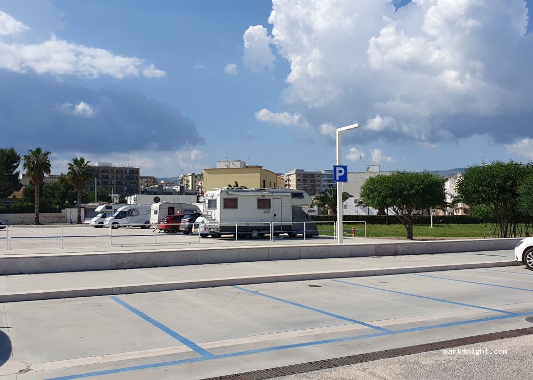 (71043) Manfredonia - 77 Viale Kennedy — foto 2