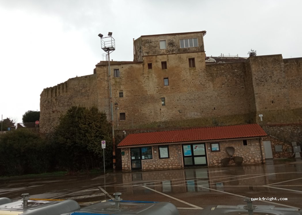 (58010) Talamone - 1 Piazza del Porto — foto