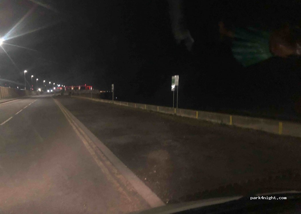 (BN41 1WF) Southwick - Basin Rd S — foto 2