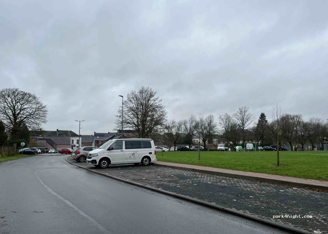(1470) Genappe - 2 Rue du Cent-hutiéme de Ligne — foto