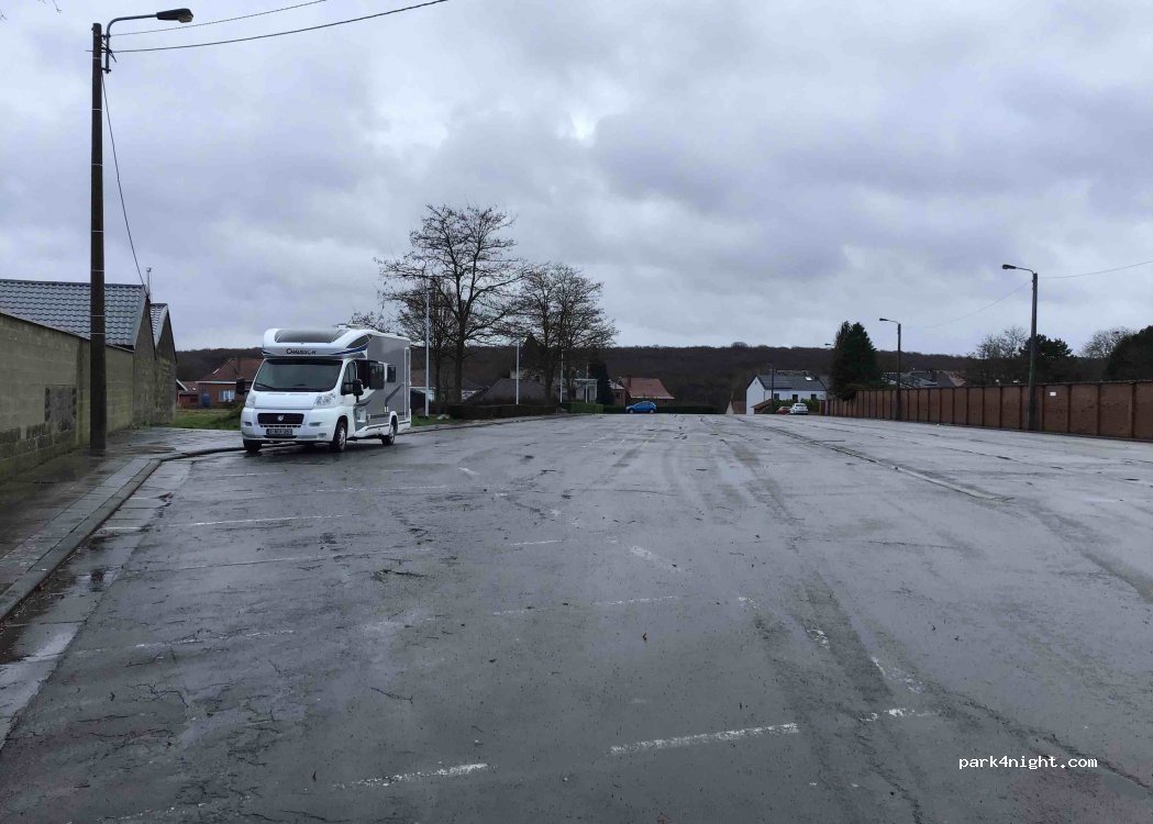 (6001) Charleroi - 113 Rue des Sarts — foto 2