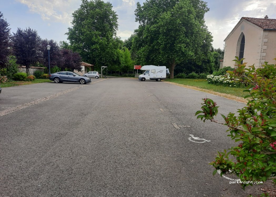 (85240) Xanton-Chassenon - Rue de l'Eglise — foto
