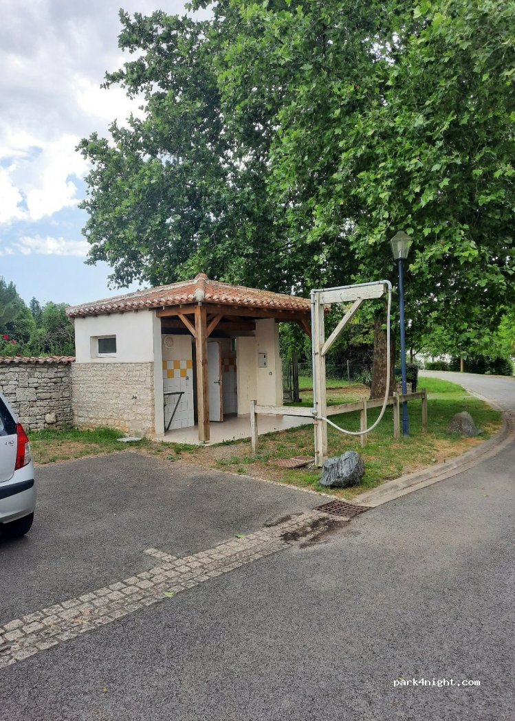 (85240) Xanton-Chassenon - Rue de l'Eglise — foto 2