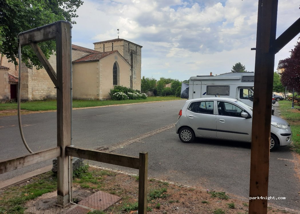 (85240) Xanton-Chassenon - Rue de l'Eglise — foto 3