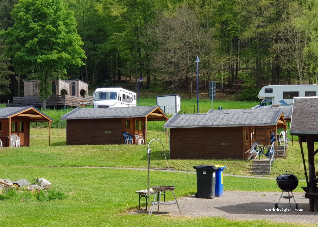 Wohnmobilstellplatz im Freizeitareal der Gemeinde Gelenau/Erzgebirge — foto