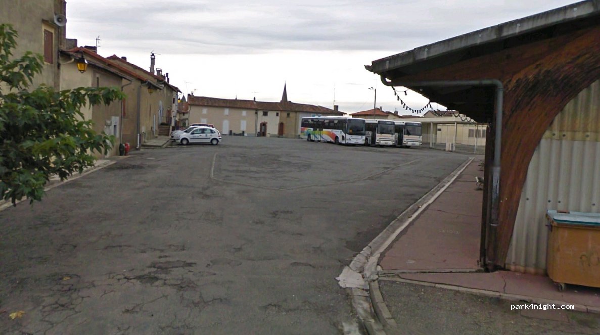 (31430) Le Fousseret - 14 Place du Paty — foto