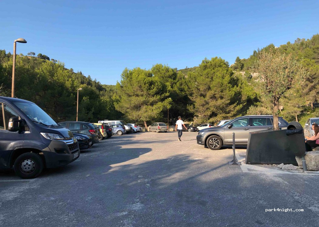 (13520) Les Baux-de-Provence - D27 — foto 2