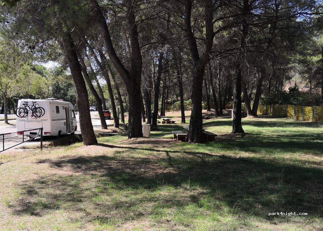 (13790) Châteauneuf-le-Rouge - D7N — foto 3