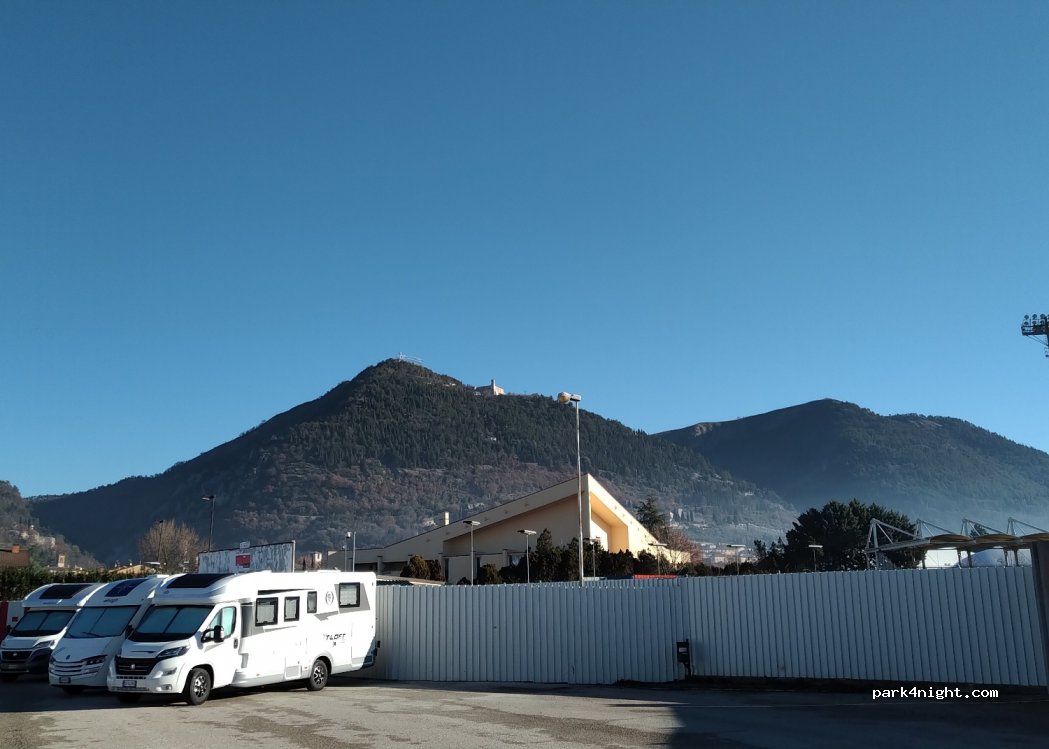(06024) Gubbio - Unnamed Road — foto