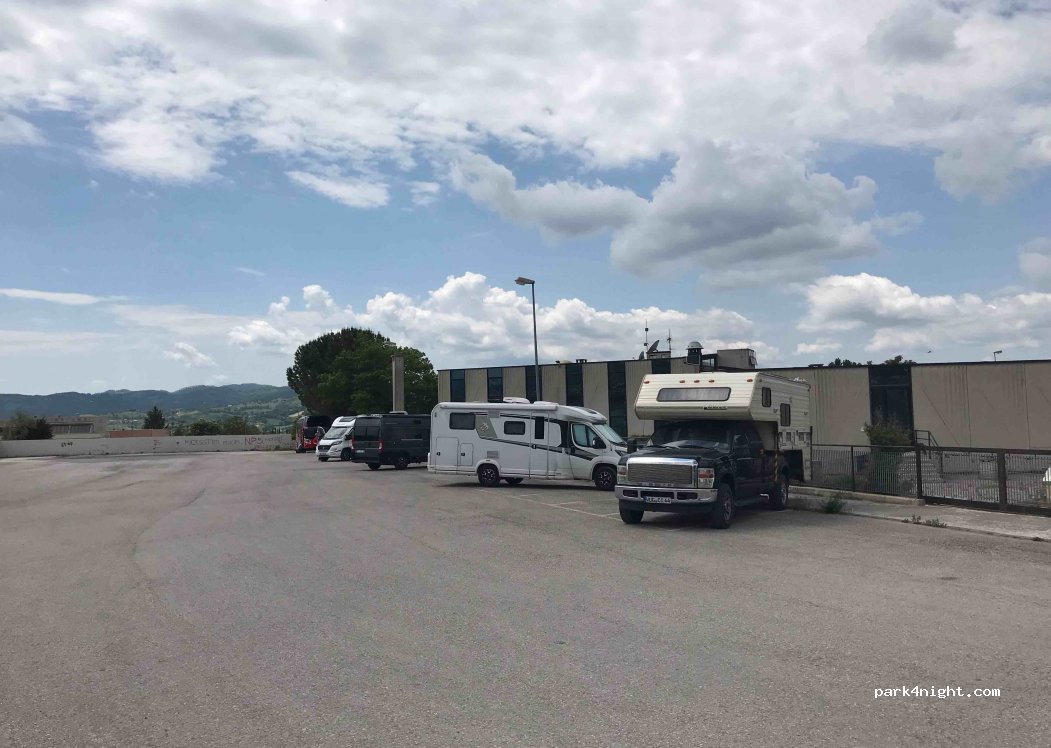 (06024) Gubbio - Unnamed Road — foto 2