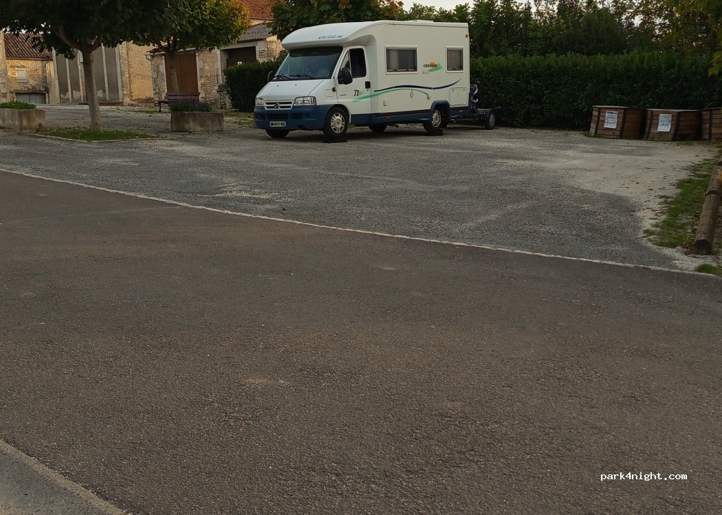 (16570) Saint-Genis-d'Hiersac - 26 Route des Meulières — foto 2