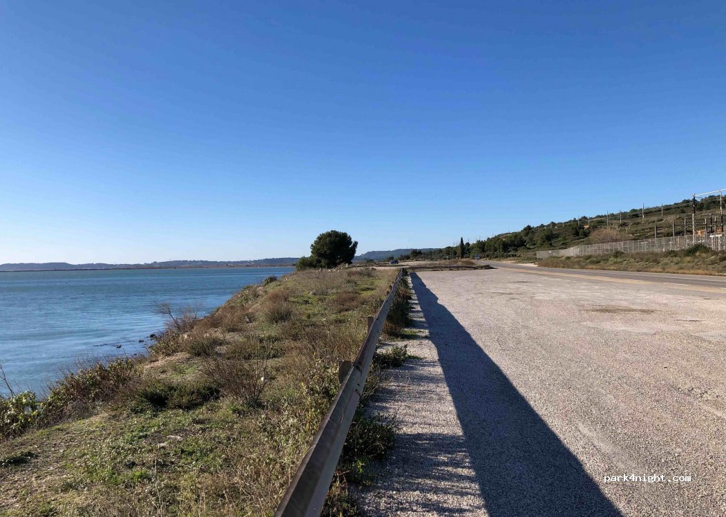 (13250) Saint-Chamas - 2800 Chemin Départemental 10 — foto
