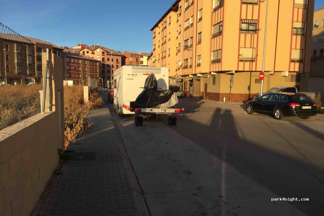 (19300) Molina de Aragón - 43 Paseo los Adarves — foto 2