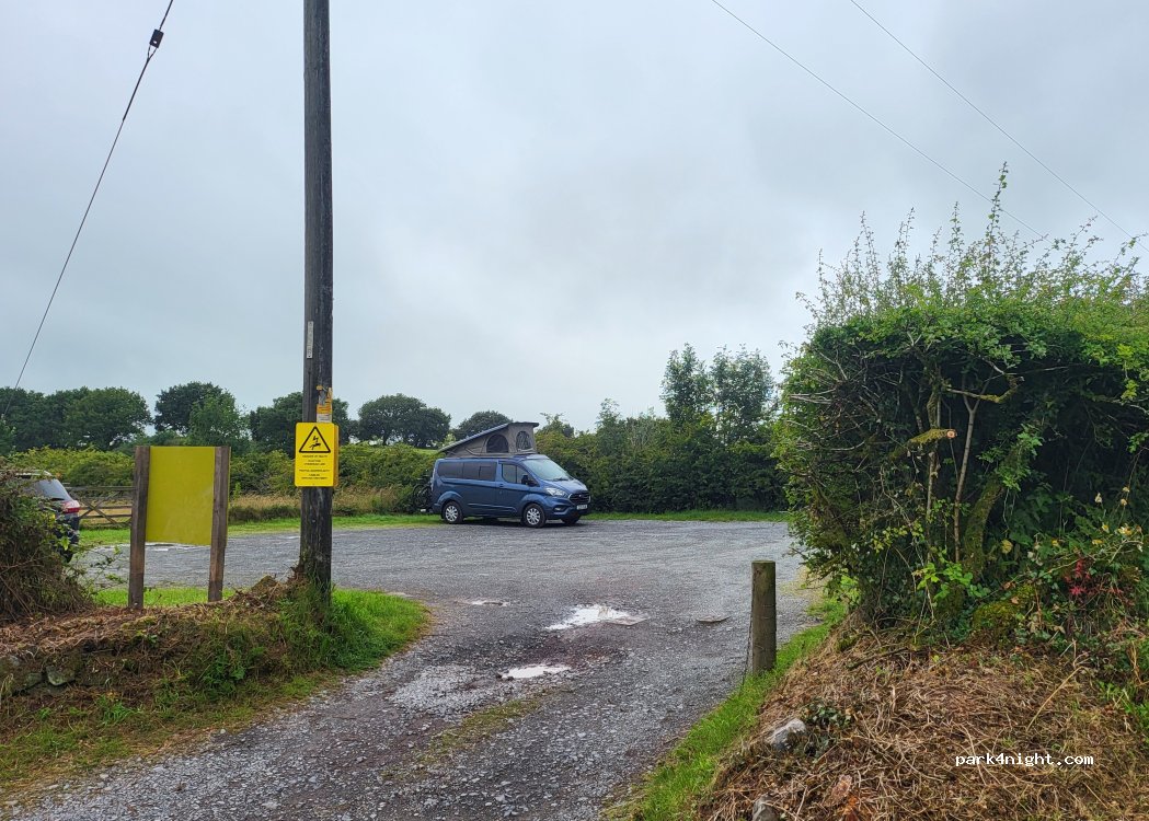 (SA32) Carmarthen - Unnamed Road — foto 4