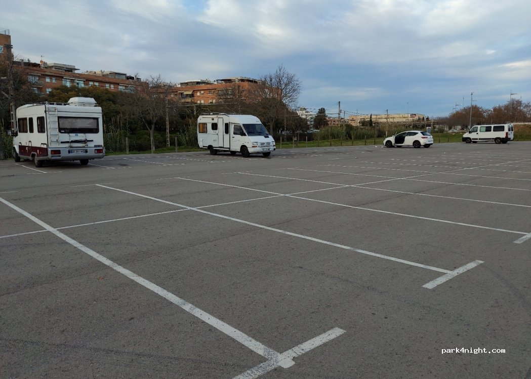 (08860) Castelldefels - 337 Passeig del Ferrocarril — foto