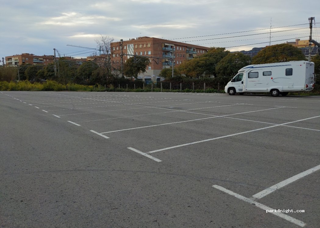 (08860) Castelldefels - 337 Passeig del Ferrocarril — foto 2