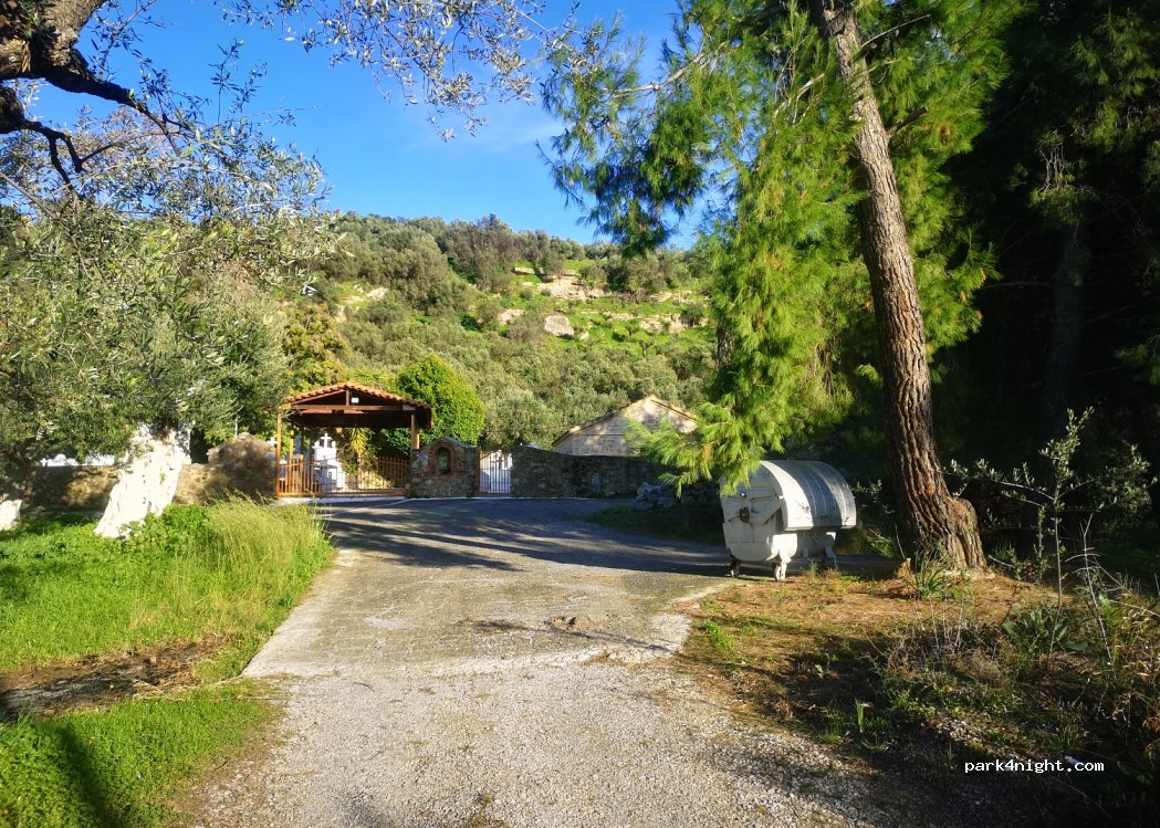 (240 09) Thouria - Unnamed Road — foto