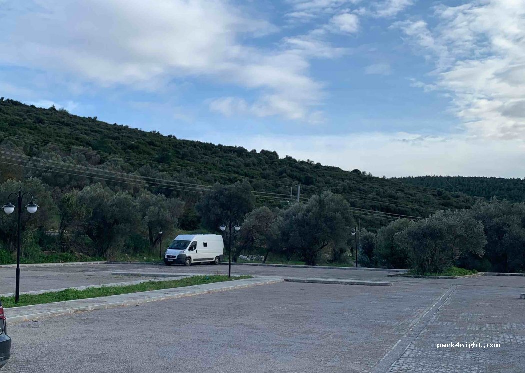 (35434) Urla/İzmir - 13 Özbek Caddesi — foto 3