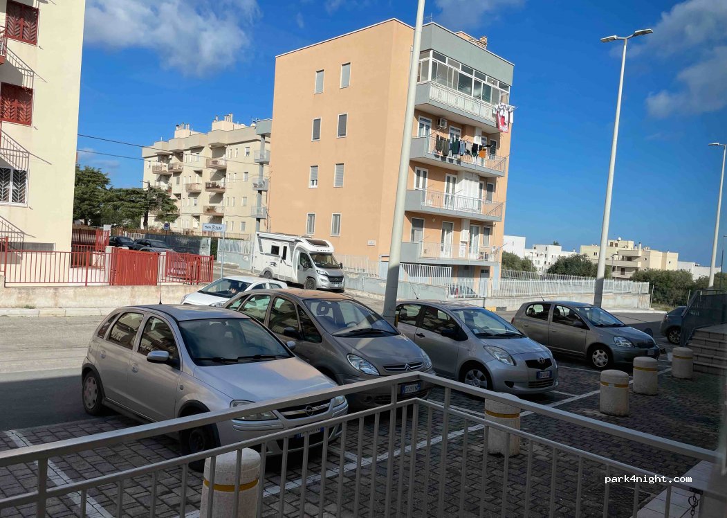 (72015) Fasano - 5 Viale L. Longo — foto