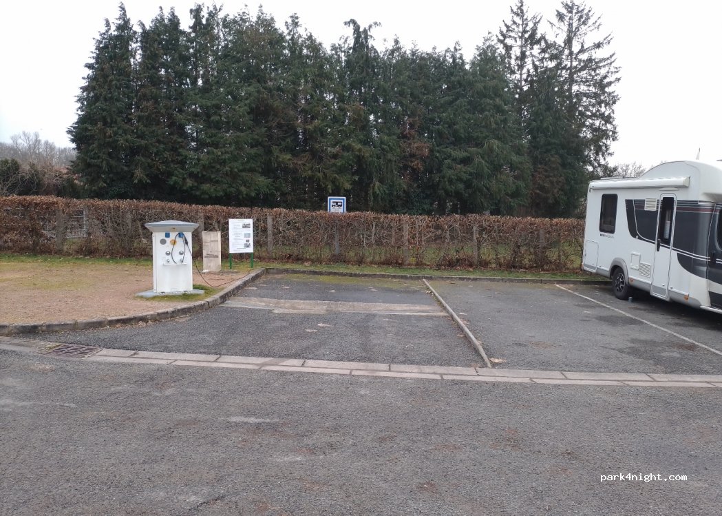 Aire de camping-cars Saint Laurent — foto