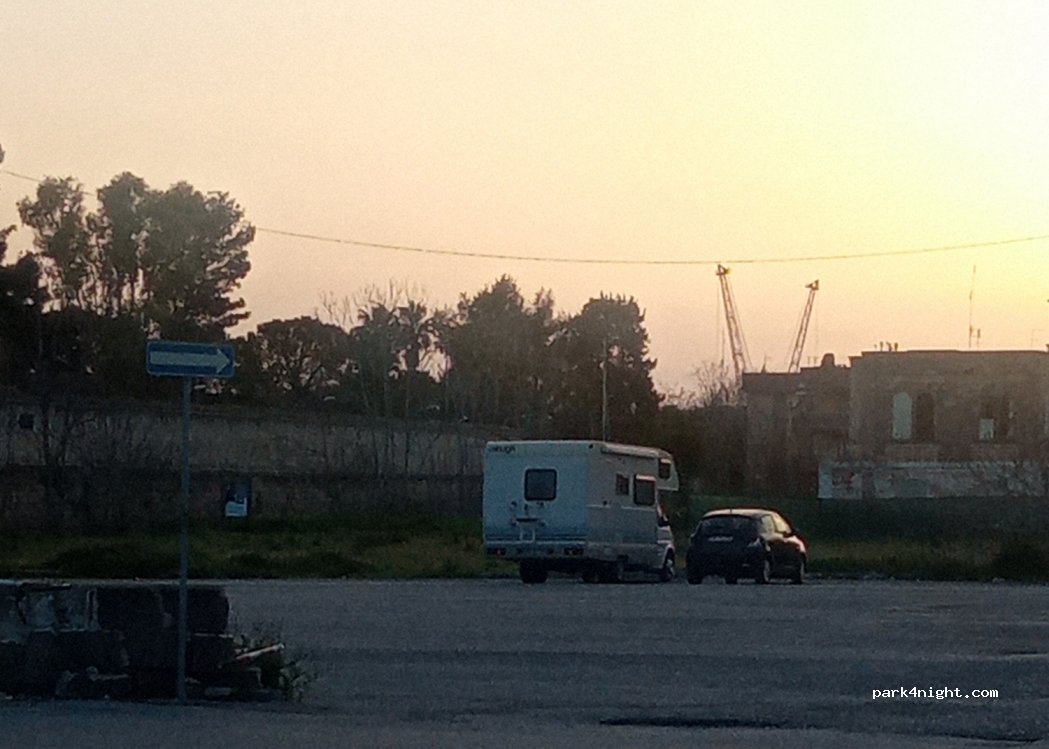 (74121) Taranto - Via del Pizzone — foto