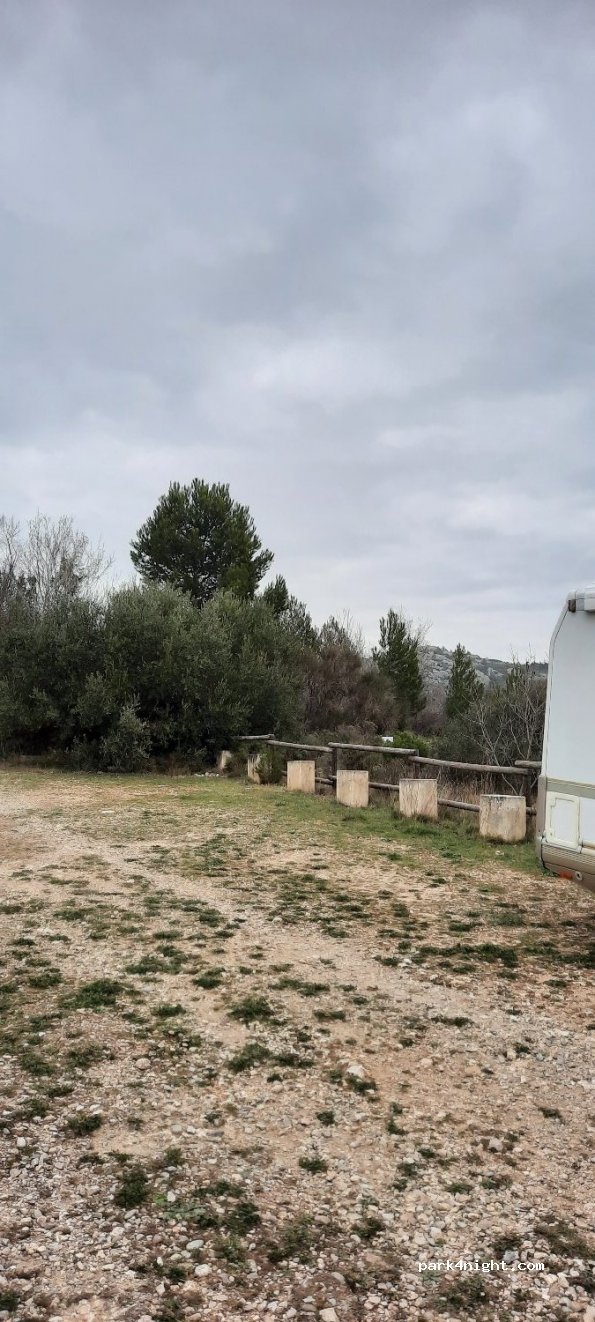 (13890) Mouriès - 4 Le Castellet 3 — foto